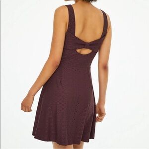 Loft Women's Purple Burgundy Eyelet Back Bow Skater Lined Dress Size Large